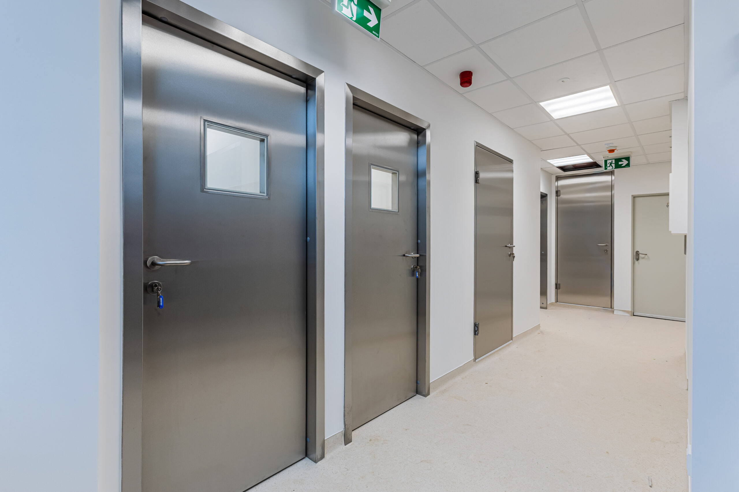 Vastag hőszigetelt inox ajtó