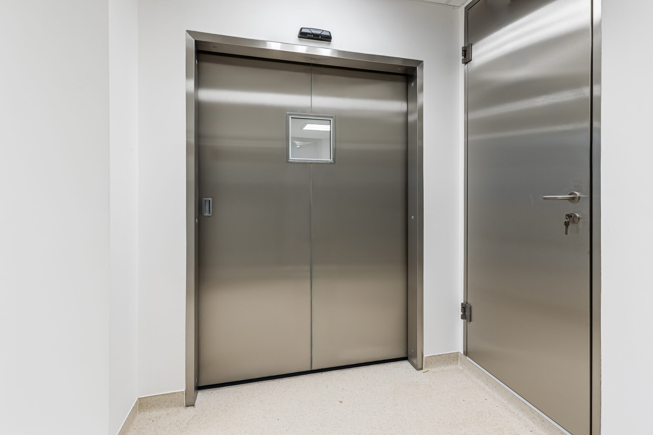 Hűtőházi tolóajtó