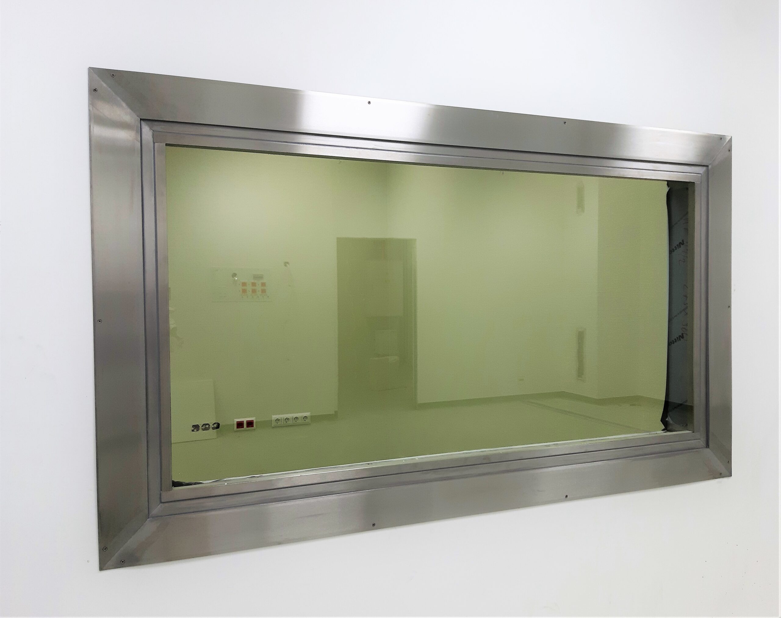 Inox fix ablak tisztatérben