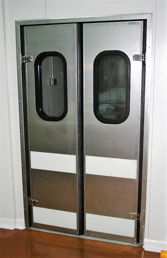 Inox paneles lengőajtó